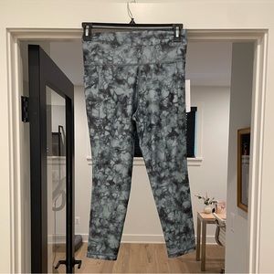 Athleta Salutation Printed 7/8 Tight **NWT**